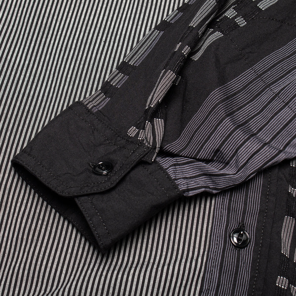 Engineered Garments - Work Shirt
Style # 26S1A007
Color : Black / Grey