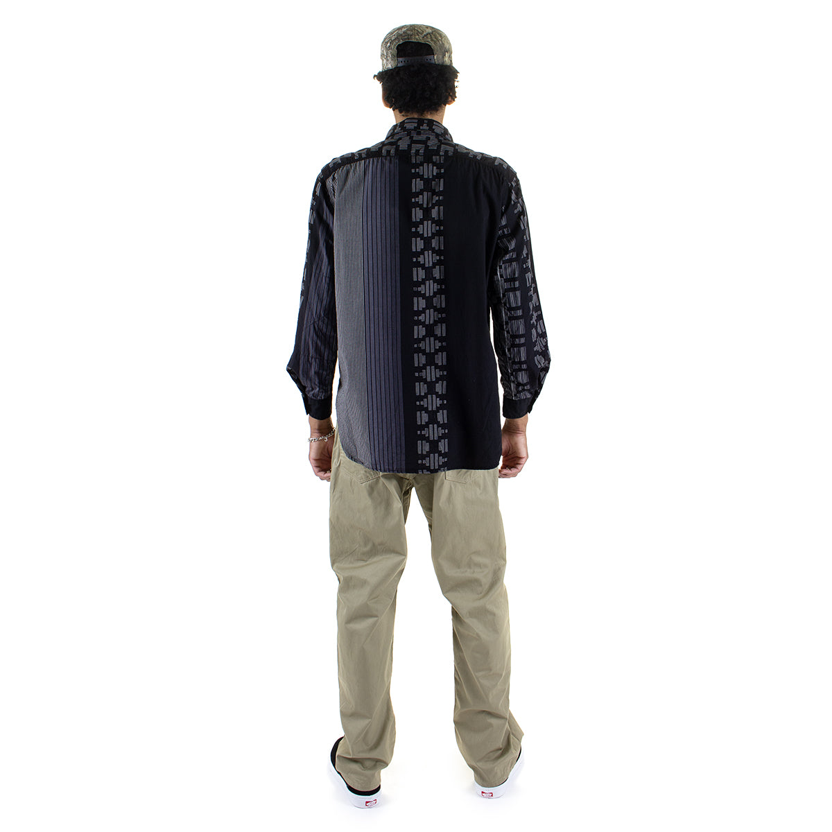 Engineered Garments - Work Shirt
Style # 26S1A007
Color : Black / Grey