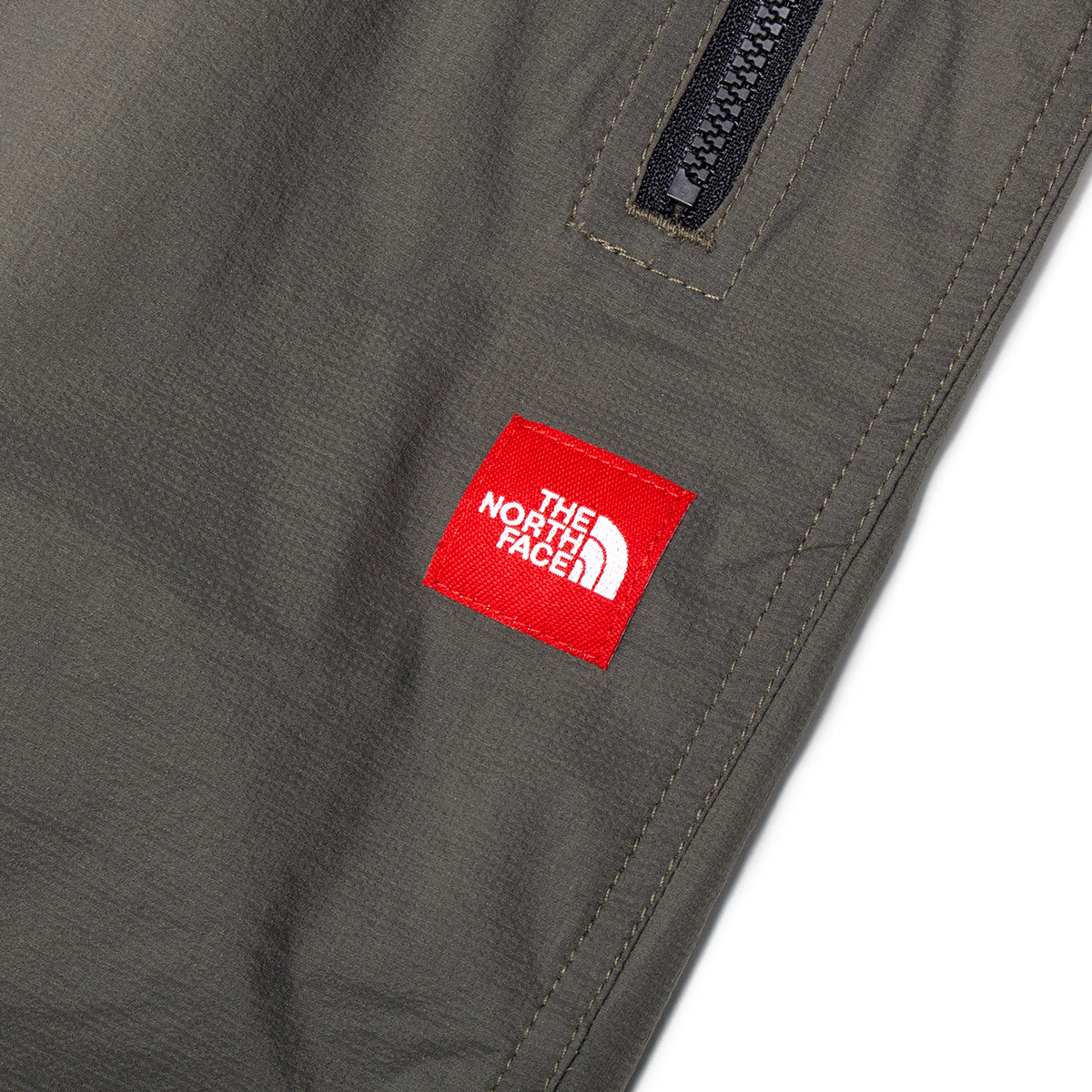 The North Face - Red Box Packable Wind Pants
Style # NF0A8EFV21L1
Color : New Taupe