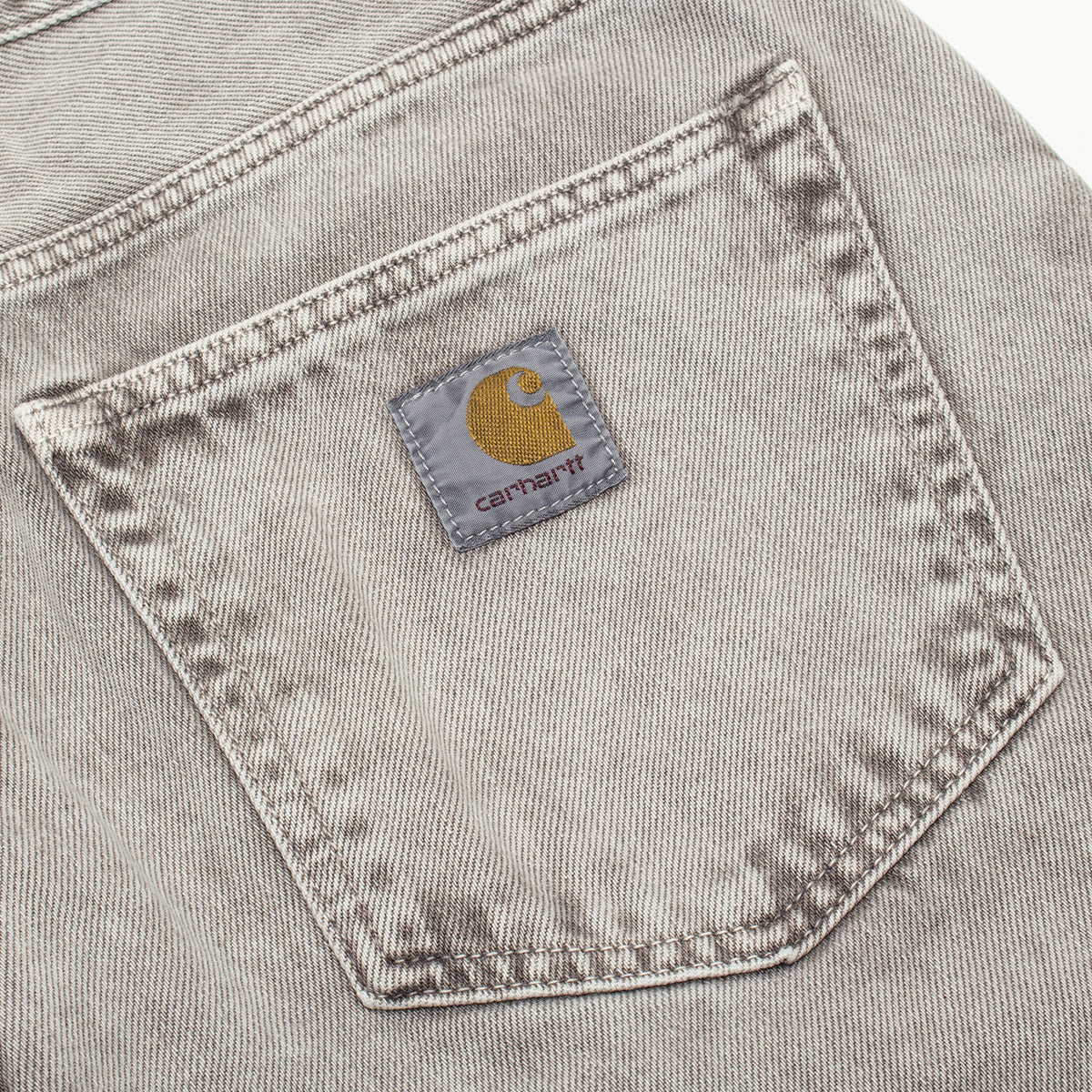 Carhartt WIP - Landon Short
Style # I036494-3IS
Color : Shale (Chalk Wash)