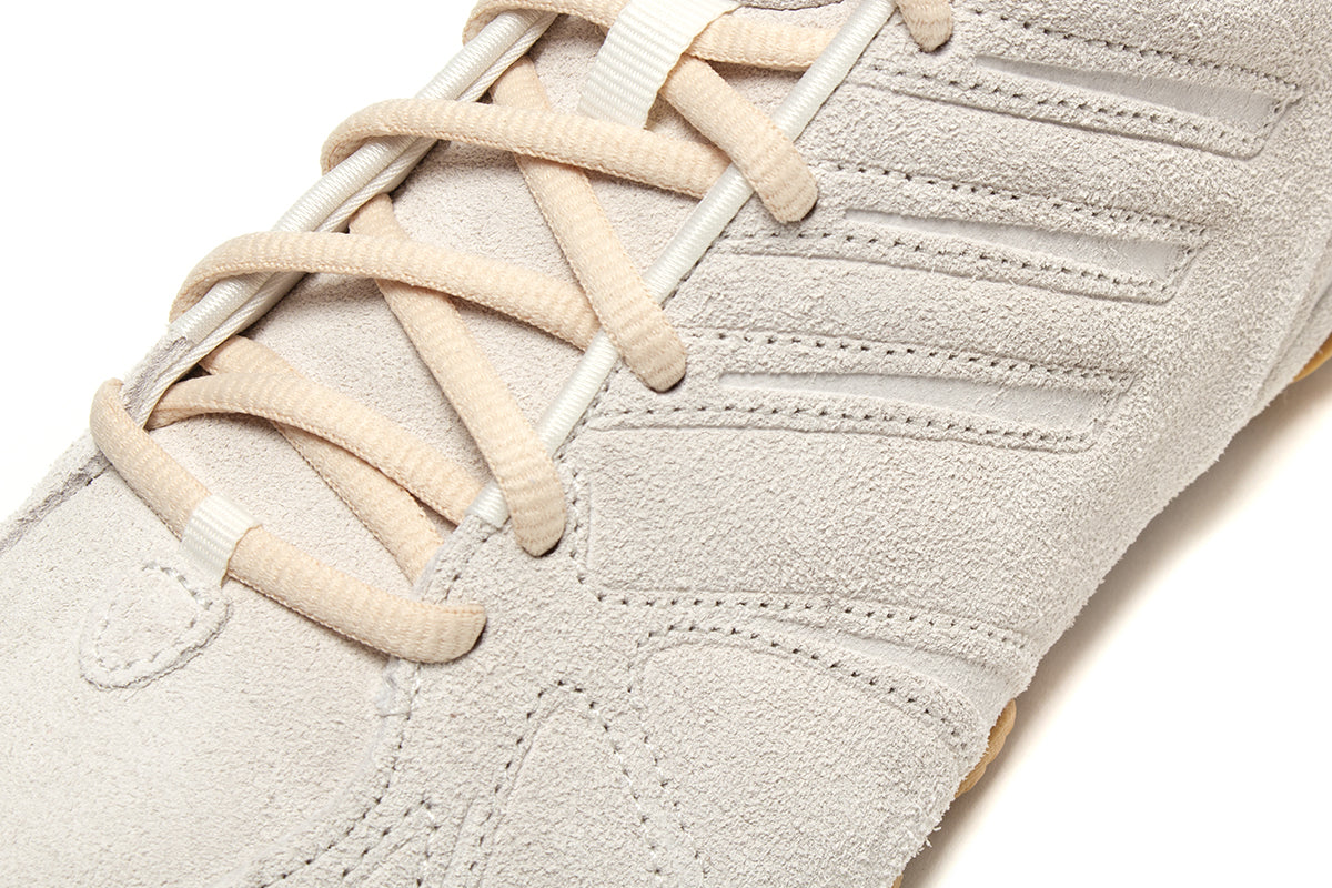 Adidas Originals - Ghost Sprint
Style # HQ9304
Color : Off White / Sand Strata / Gold Metallic