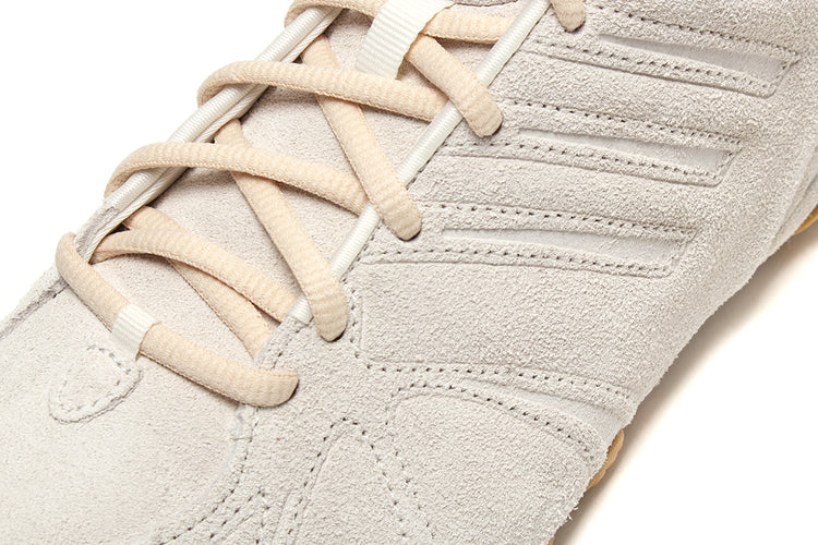Adidas Originals - Ghost Sprint
Style # HQ9304
Color : Off White / Sand Strata / Gold Metallic