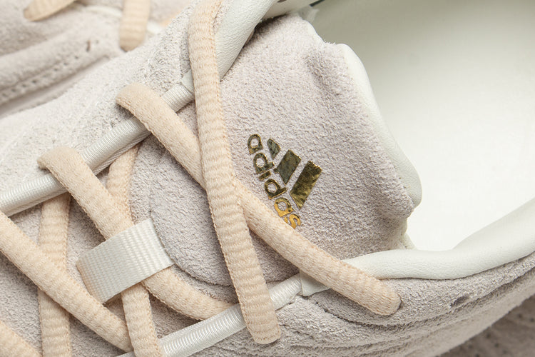 Adidas Originals - Ghost Sprint
Style # HQ9304
Color : Off White / Sand Strata / Gold Metallic