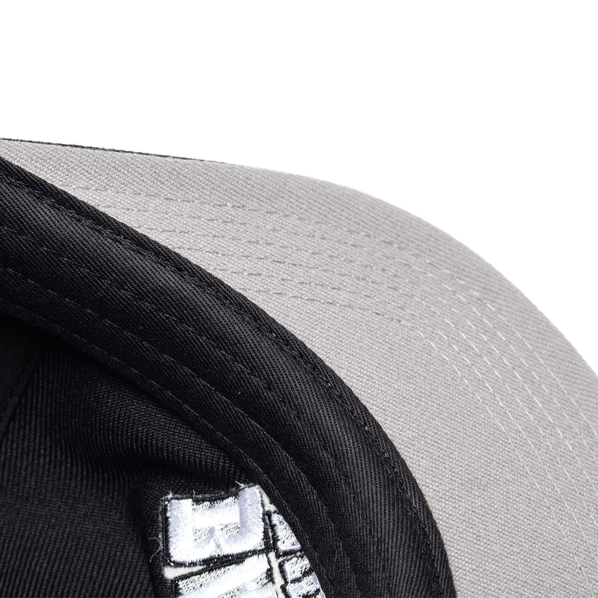 Baker - Arch Logo Hat
Color : Black