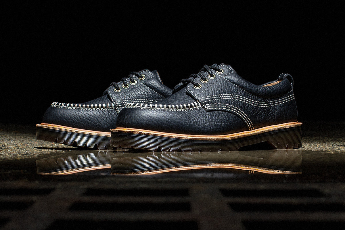 Dr. Martens - Lowell
Style # 42445001
Color : Black