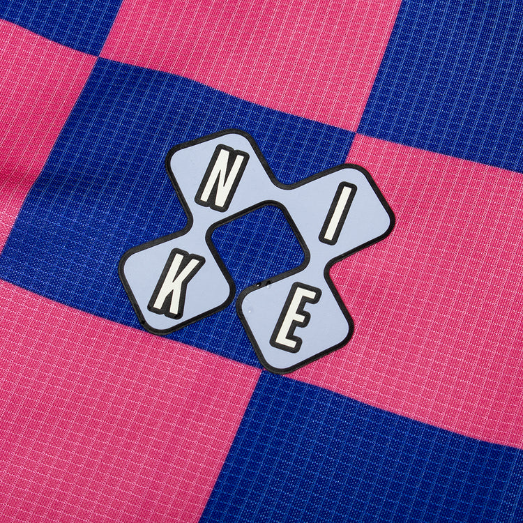 Nike SB - Club Goalie Jersey
Style # II4367-480
Color : Game Royal / Pinksicle / Hydrogen Blue