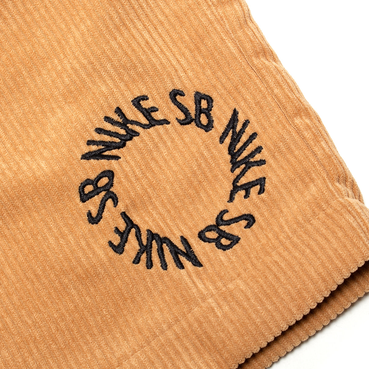 Nike SB - Corduroy Skate Short
Style # II4426-217
Color : LT Cognac / Black