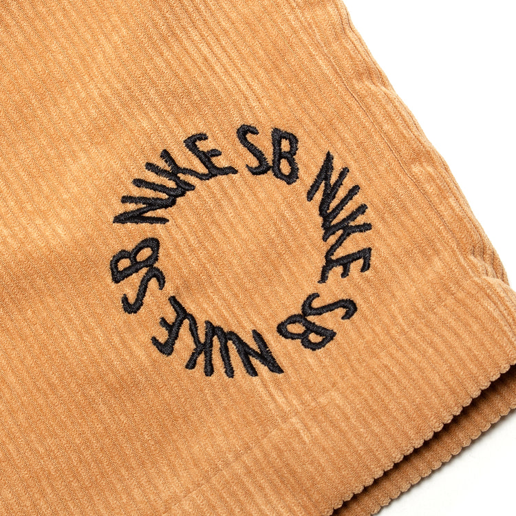 Nike SB - Corduroy Skate Short
Style # II4426-217
Color : LT Cognac / Black