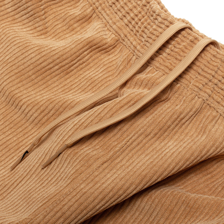Nike SB - Corduroy Skate Short
Style # II4426-217
Color : LT Cognac / Black