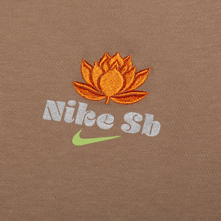 Nike SB - Som Yum T-Shirt
Style # IH1478-258
Color : Dark Driftwood