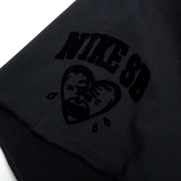Nike SB - GFX Fleece Short
Style # IF1602-010
Color : Black / White