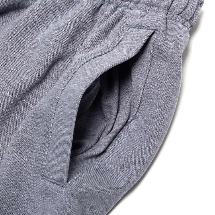 Nike SB - GFX Fleece Short
Style # IF1602-065
Color : Cool Grey / Heather / White