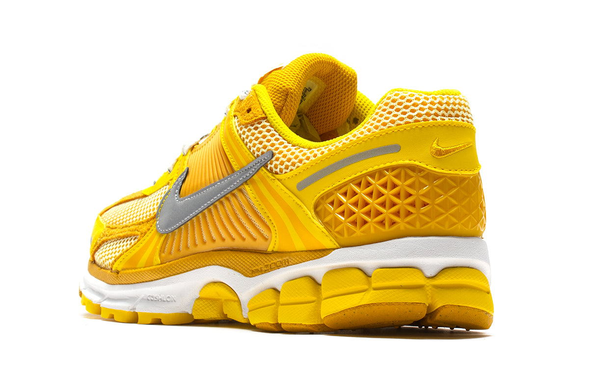 Nike - Zoom Vomero 5
Style # FJ4453-765
Color : Yellow Strike / Metallic Silver