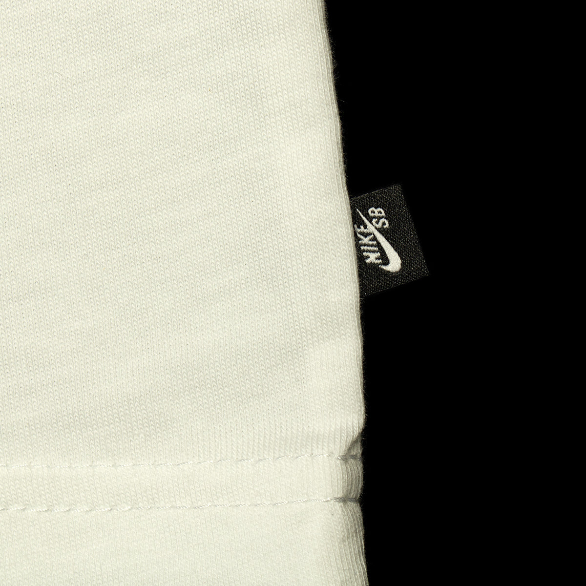 Nike SB - Max90 Dunk Dog T-Shirt
Style # HJ0896-100
Color : White