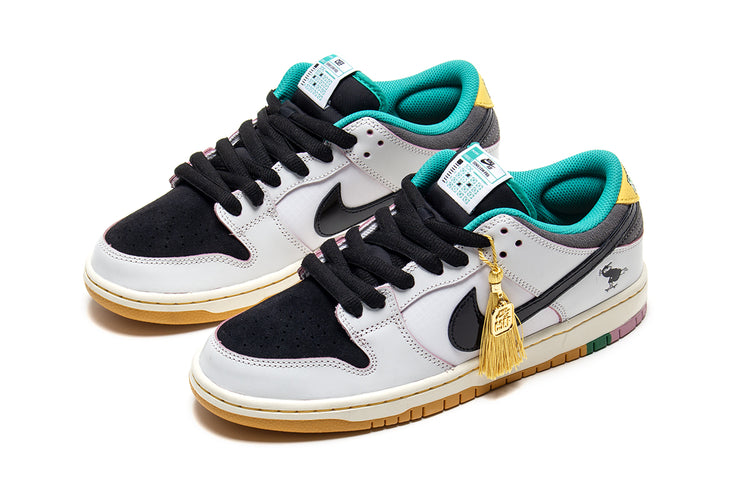 Nike SB - Dunk Low Pro x CSEF
Style # HJ4132-100
Color : Summit White / Black / Iron Grey