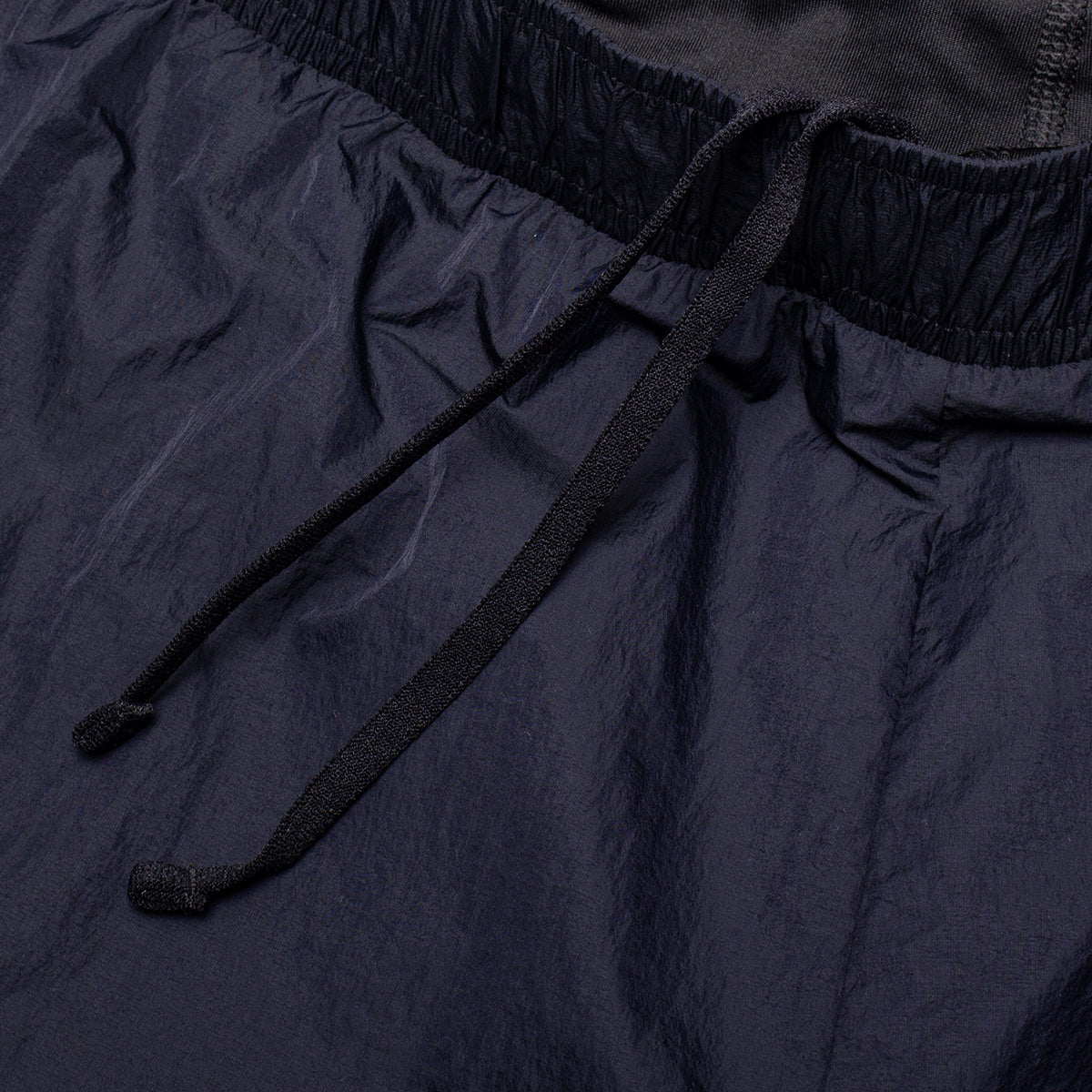 District Vision - Ultralight Nylon Zippered Shorts
Style # DVW0109-A
Color : Obsidian