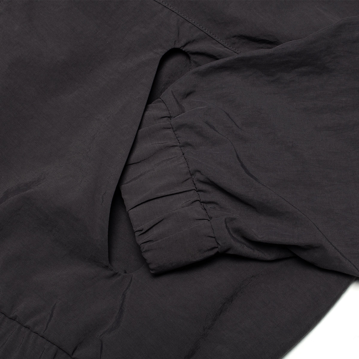 District Vision - Taslan Nylon Jacket
Style # DV0127-A
Color : Shale