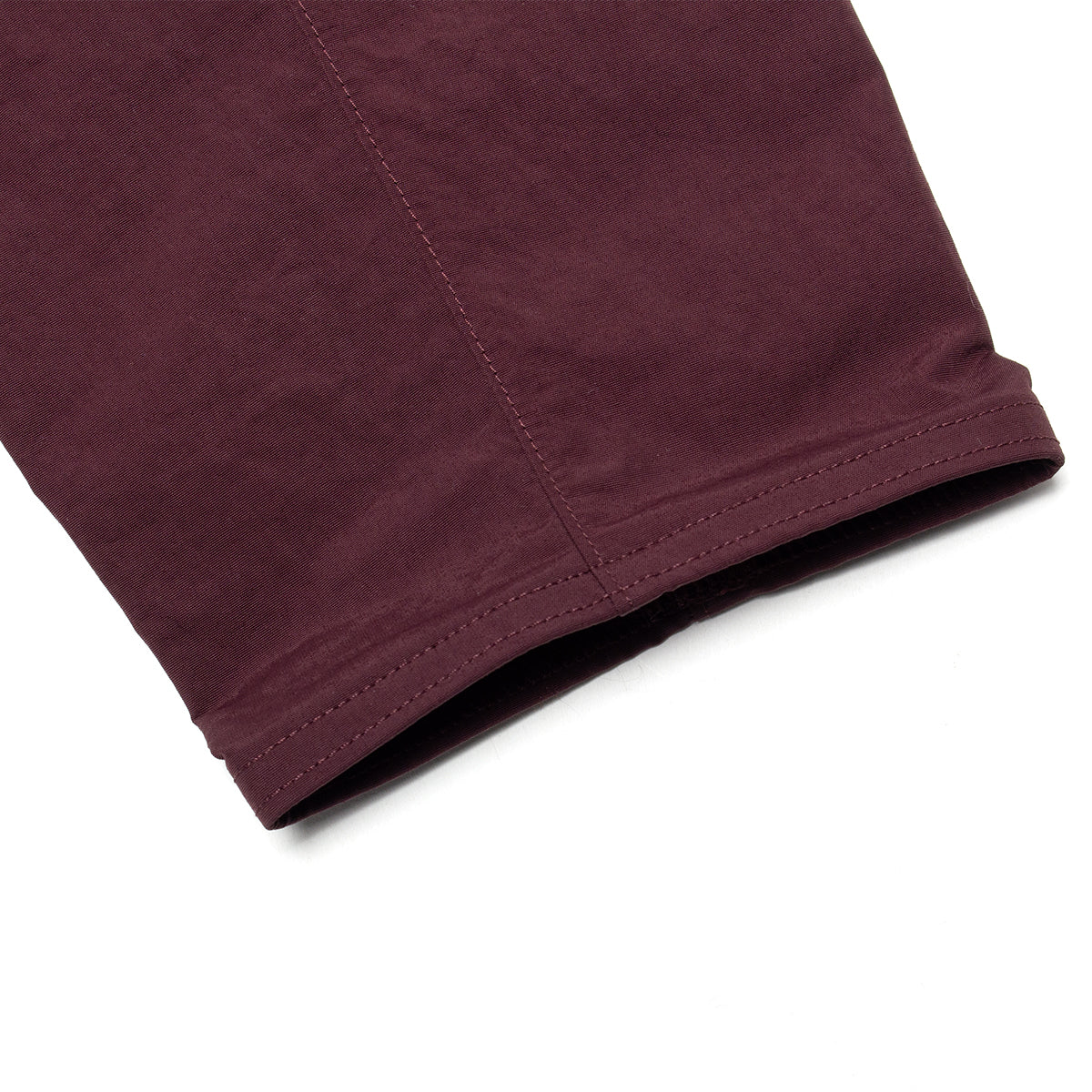 District Vision - Half Zip Nylon Windbreaker
Style # DV0106-A
Color : Blackberry