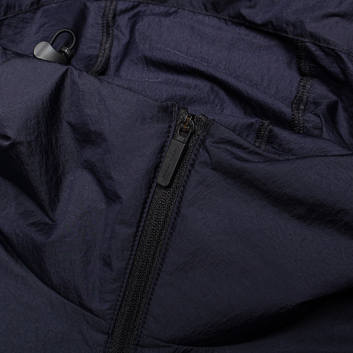 District Vision - Ultralight Nylon Windbreaker
Style # DVW0114-A
Color : Obsidian