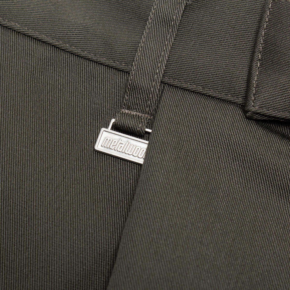 Metalwood - Trophy Short
Color : Olive