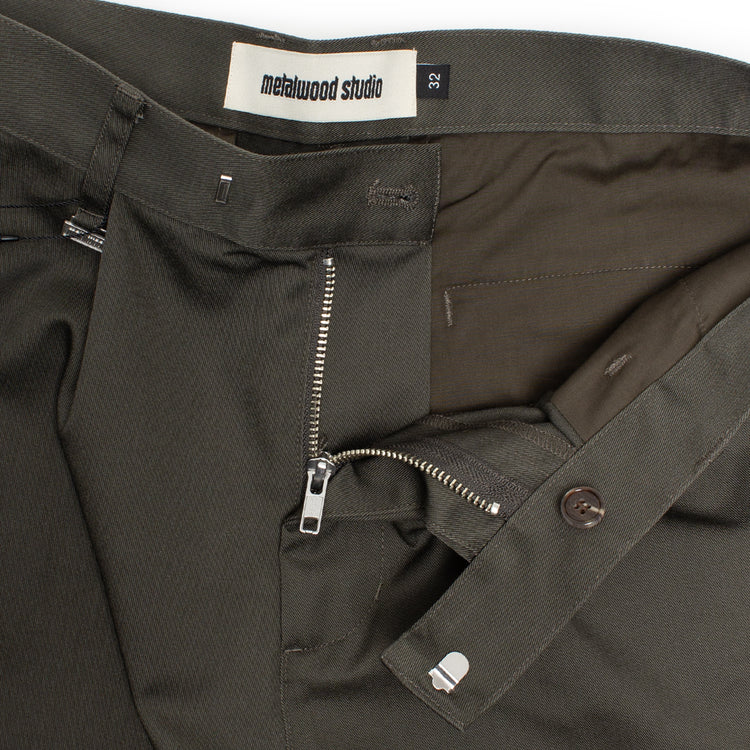 Metalwood - Trophy Short
Color : Olive