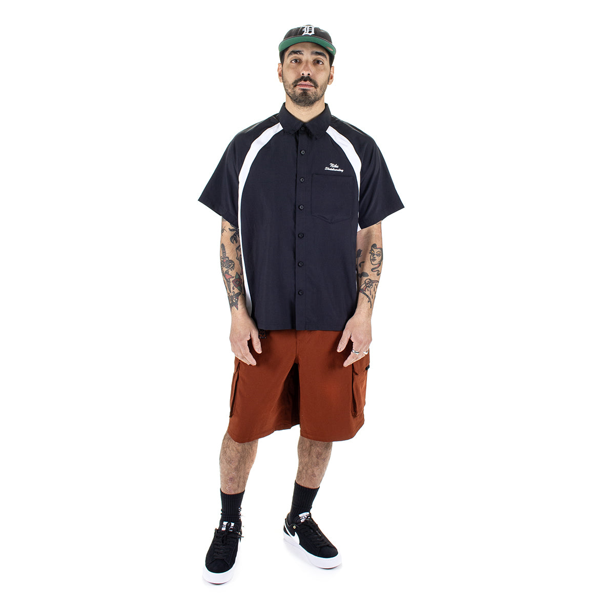 Nike SB - Bowler Shirt
Style # HJ2958-010
Color : Black / White