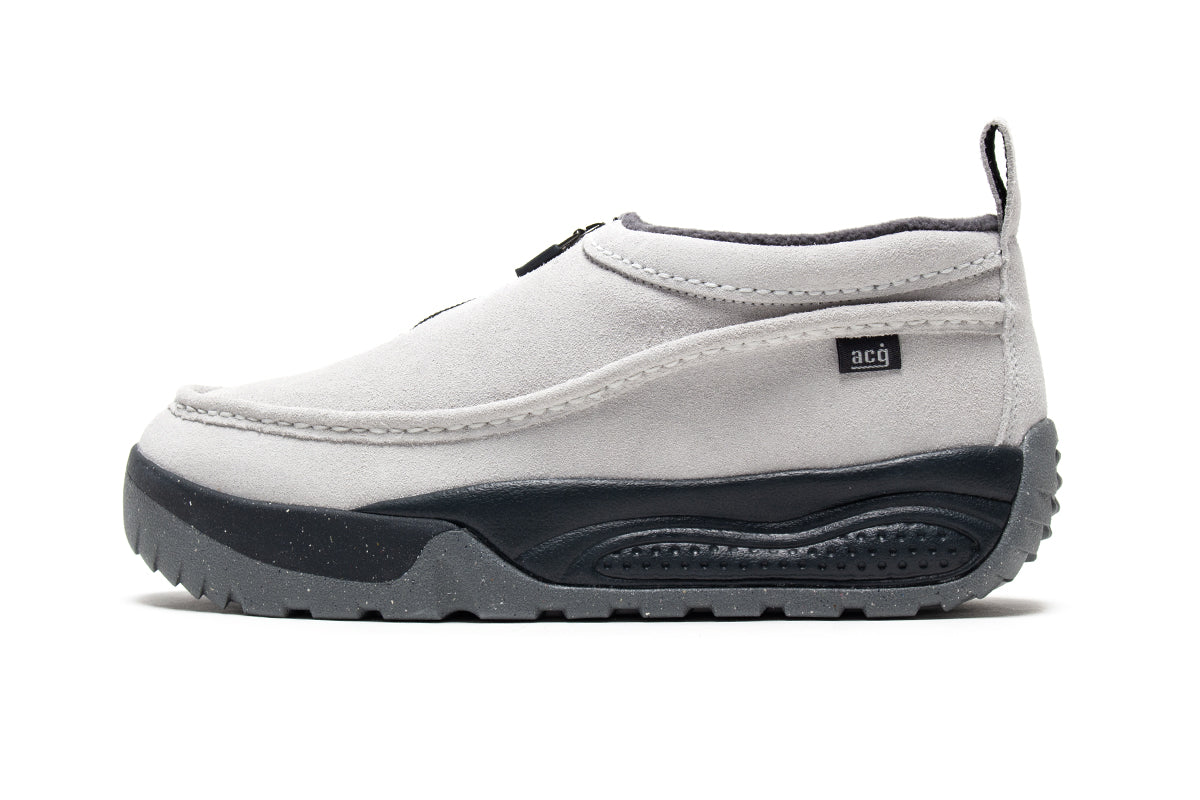 Nike - ACG Izy
Style # FV4317-003
Color : Photon Dust / Anthracite