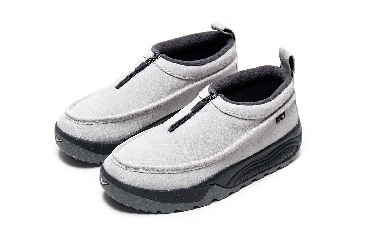 Nike - ACG Izy
Style # FV4317-003
Color : Photon Dust / Anthracite
