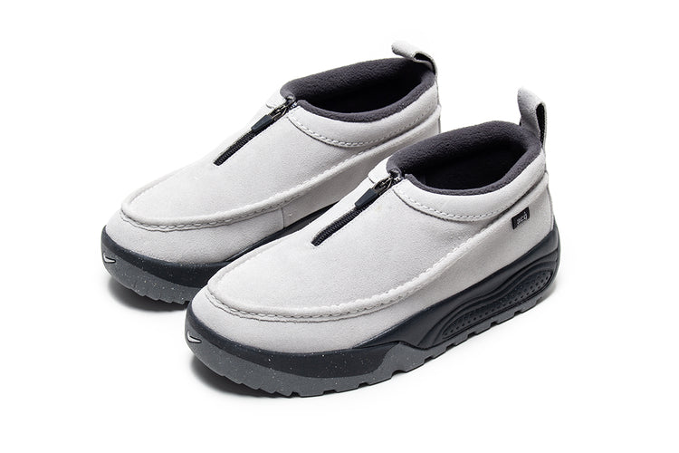 Nike - ACG Izy
Style # FV4317-003
Color : Photon Dust / Anthracite