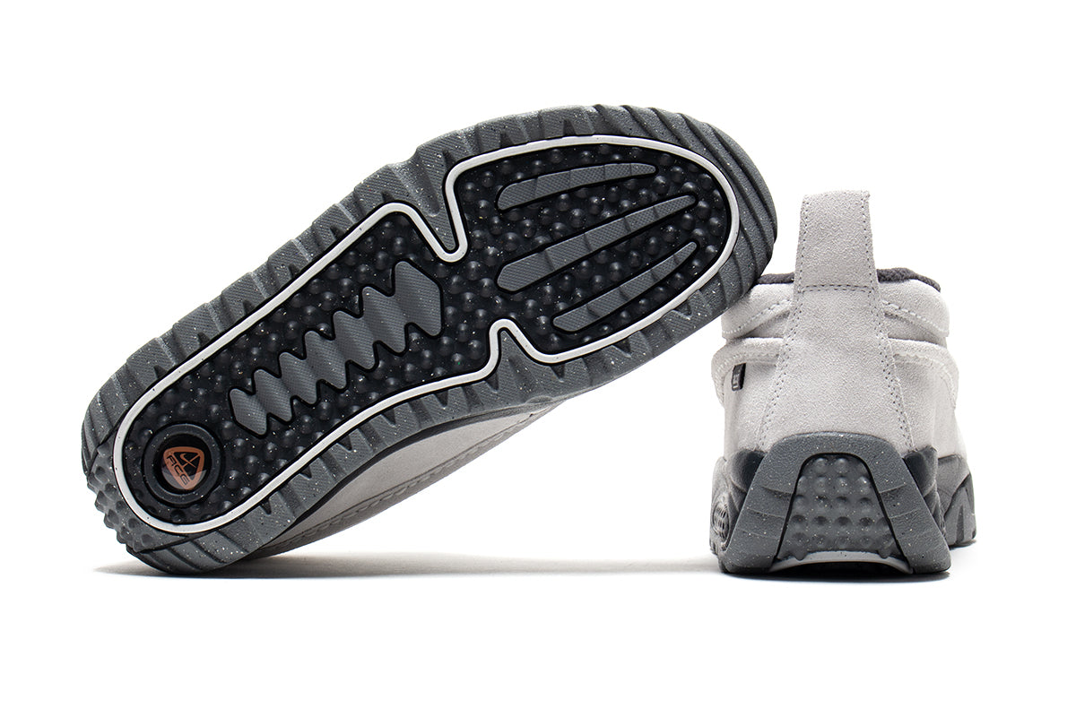 Nike - ACG Izy
Style # FV4317-003
Color : Photon Dust / Anthracite