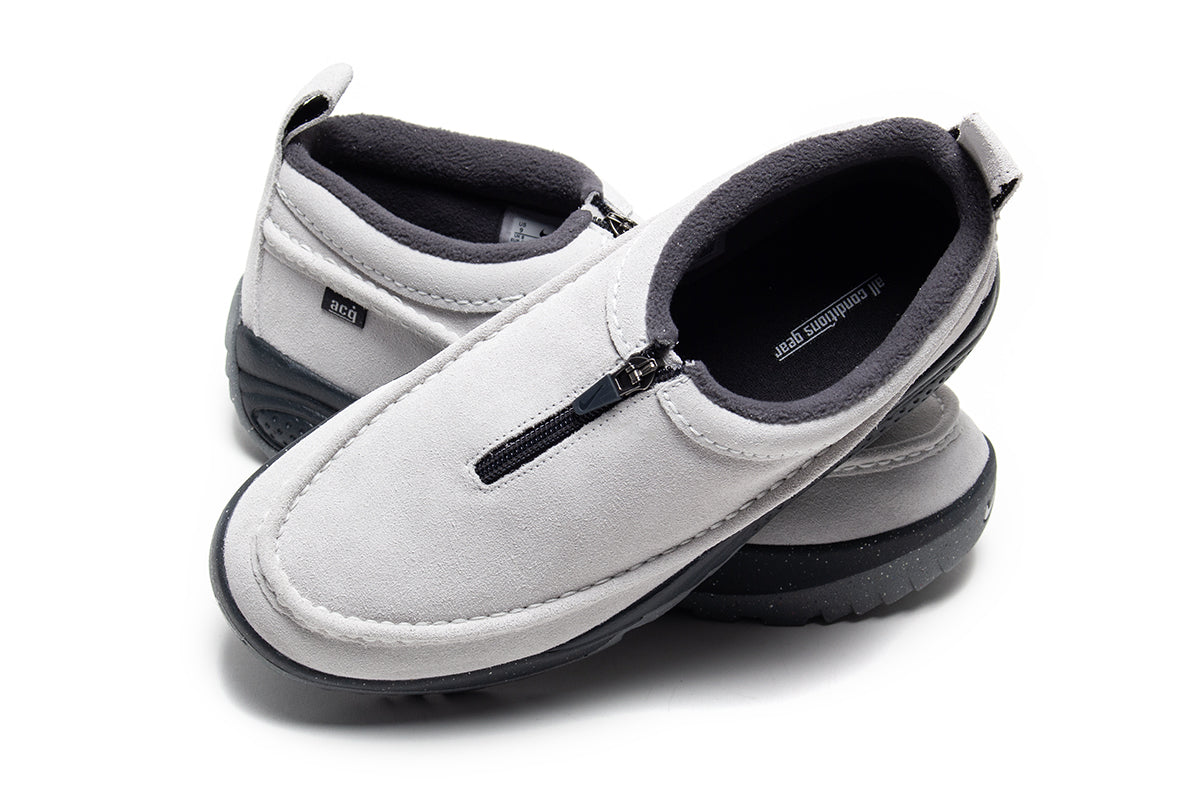 Nike - ACG Izy
Style # FV4317-003
Color : Photon Dust / Anthracite