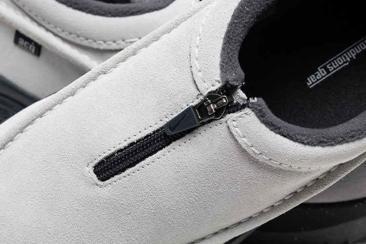 Nike - ACG Izy
Style # FV4317-003
Color : Photon Dust / Anthracite