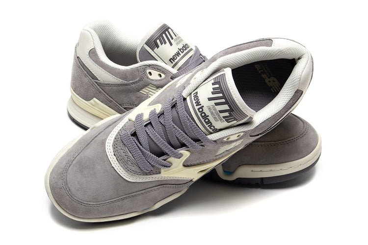 New Balance Numeric - 770
Style # UN770GRY
Color : Marblehead / Island Blue