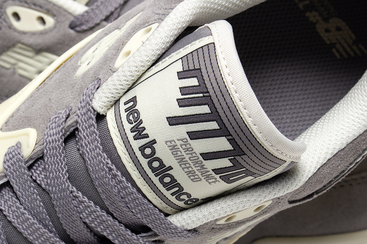 New Balance Numeric - 770
Style # UN770GRY
Color : Marblehead / Island Blue
