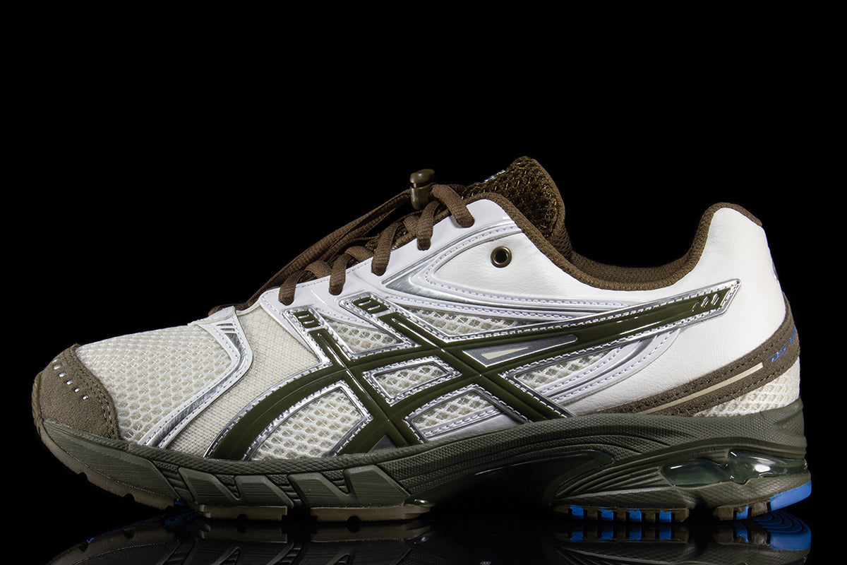 Asics - GEL-DS Trainer 14 x Temptation Vacation
Style # 1203A810.101
Color : Cream / Olive Canvas