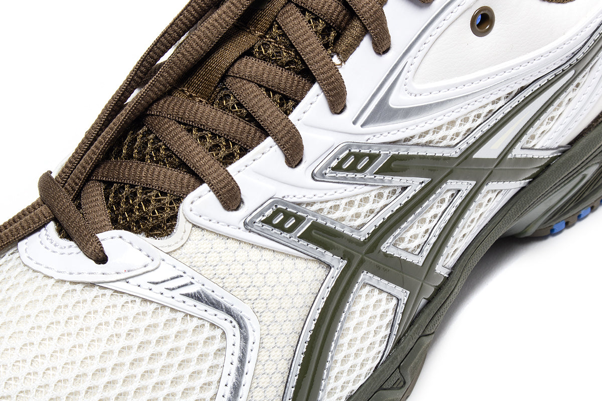 Asics - GEL-DS Trainer 14 x Temptation Vacation
Style # 1203A810.101
Color : Cream / Olive Canvas