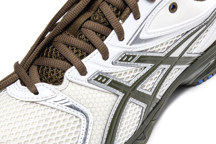 Asics - GEL-DS Trainer 14 x Temptation Vacation
Style # 1203A810.101
Color : Cream / Olive Canvas