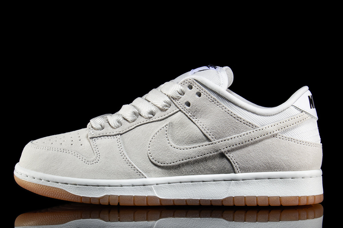 Nike SB - Dunk Low Pro B
Style # HJ0367-100
Color : Pale Ivory / White