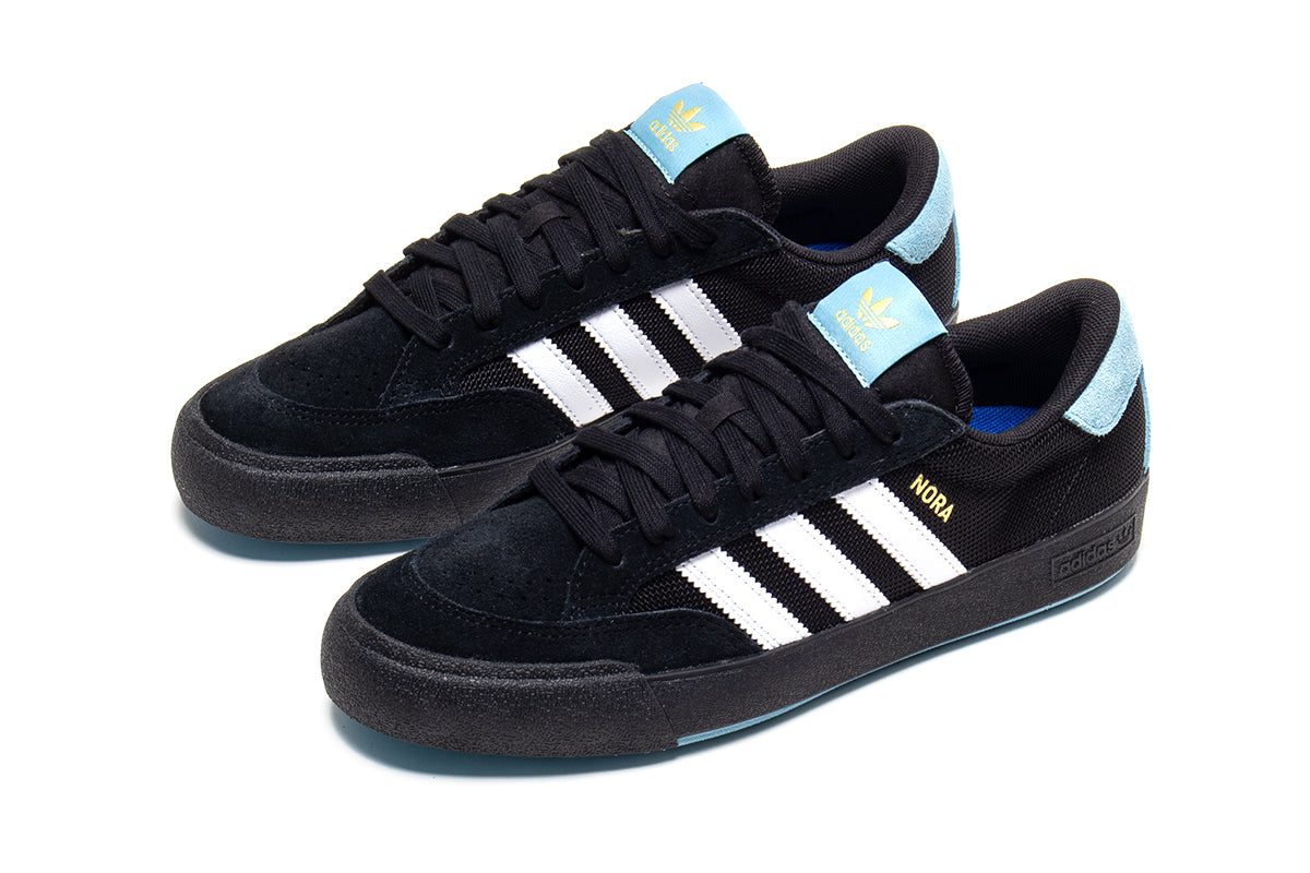 Nora – Premier Nora – Premier