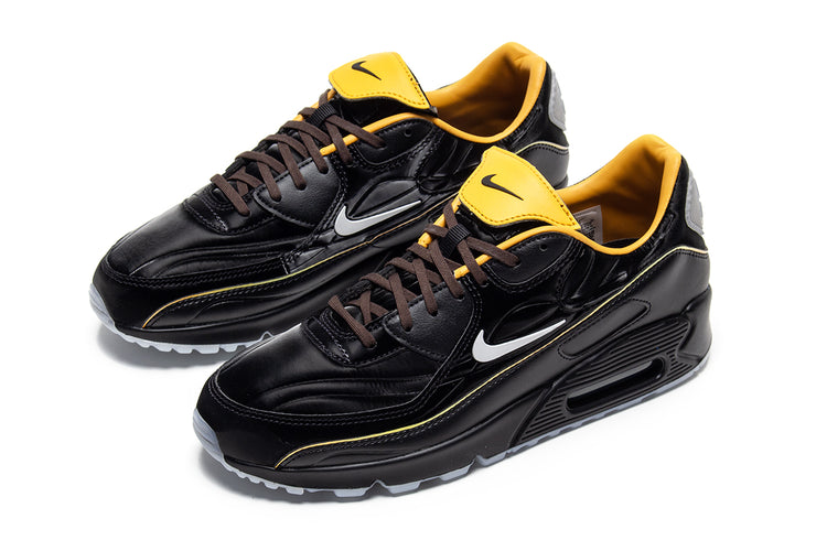 Nike - Air Max 90 SE
Style # IR5903-010
Color : Black / White / Gold Leaf / Pear