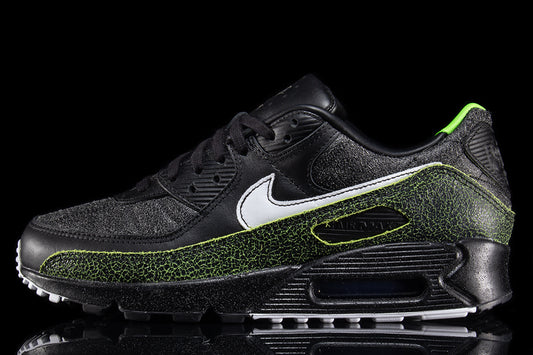 Nike - Air Max 90 SE
Style # IU0523-010
Color : Black / White / Black / Voltage Green