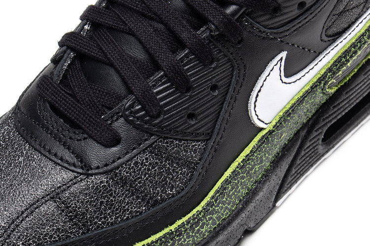 Nike - Air Max 90 SE
Style # IU0523-010
Color : Black / White / Black / Voltage Green