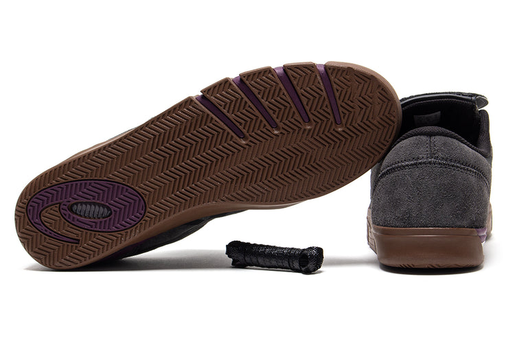 Asics Skateboarding - Gel-Flexkee Pro 2.0 x Late Nite Stars
Style # 1203B127.020
Color : Graphite Grey / Black