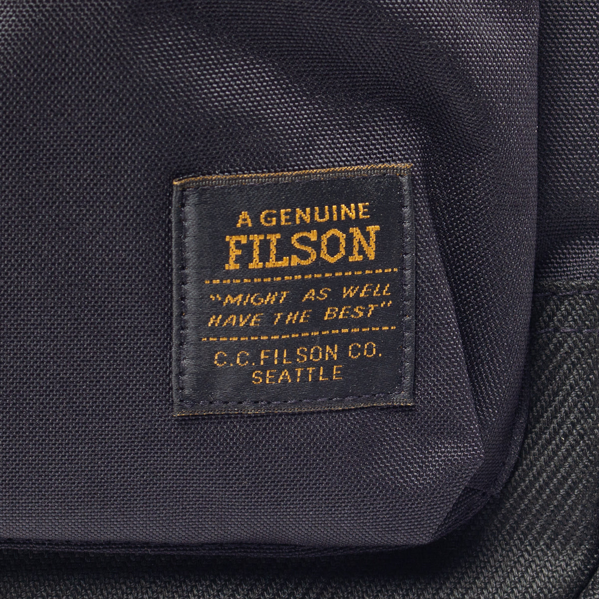 Filson | Surveyor Messenger Bag Style # 20277989 Color : Black