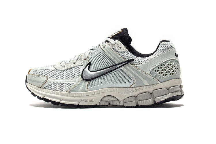 Nike | Women's Zoom Vomero 5 Style # FN6742-001 Color : Light Silver / Chrome / Light Bone / Black