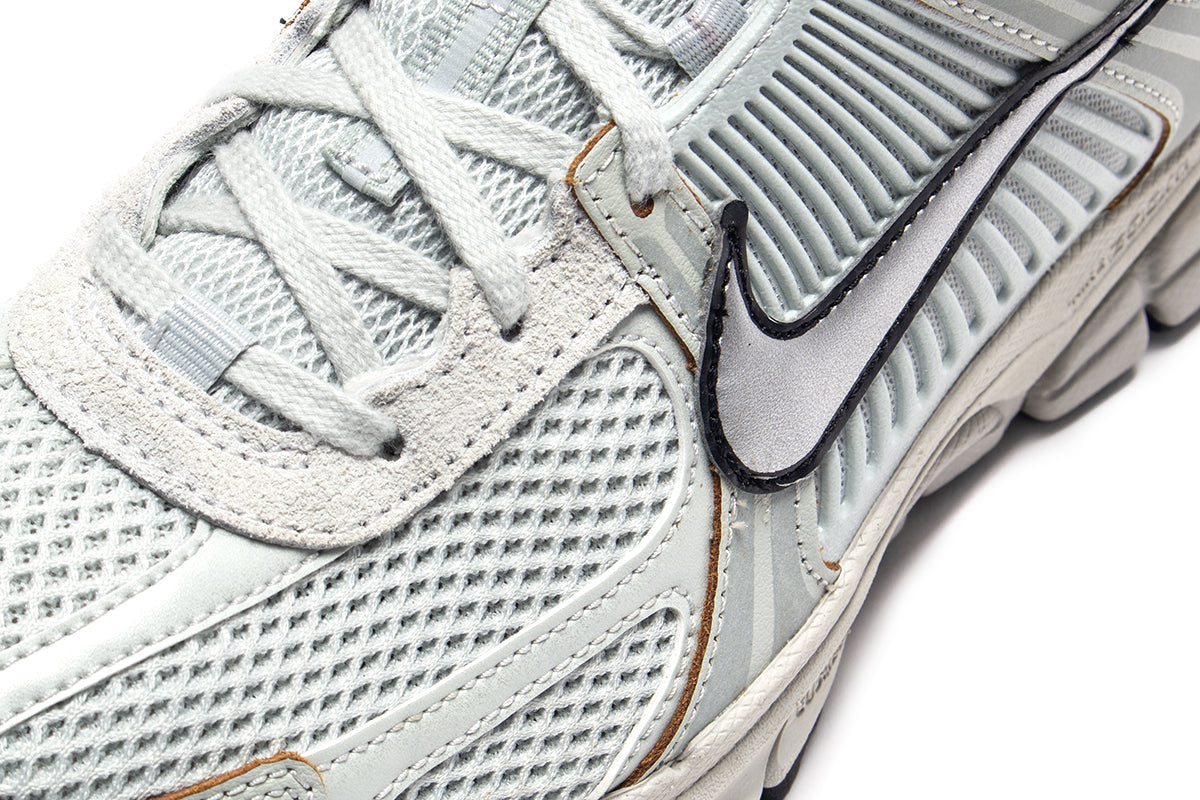 Nike | Women's Zoom Vomero 5 Style # FN6742-001 Color : Light Silver / Chrome / Light Bone / Black