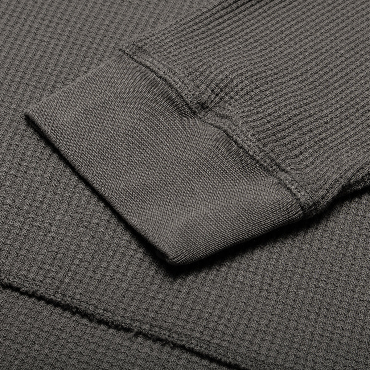 Polar Skate Co. - Dylan L/S T-Shirt
Color : Graphite