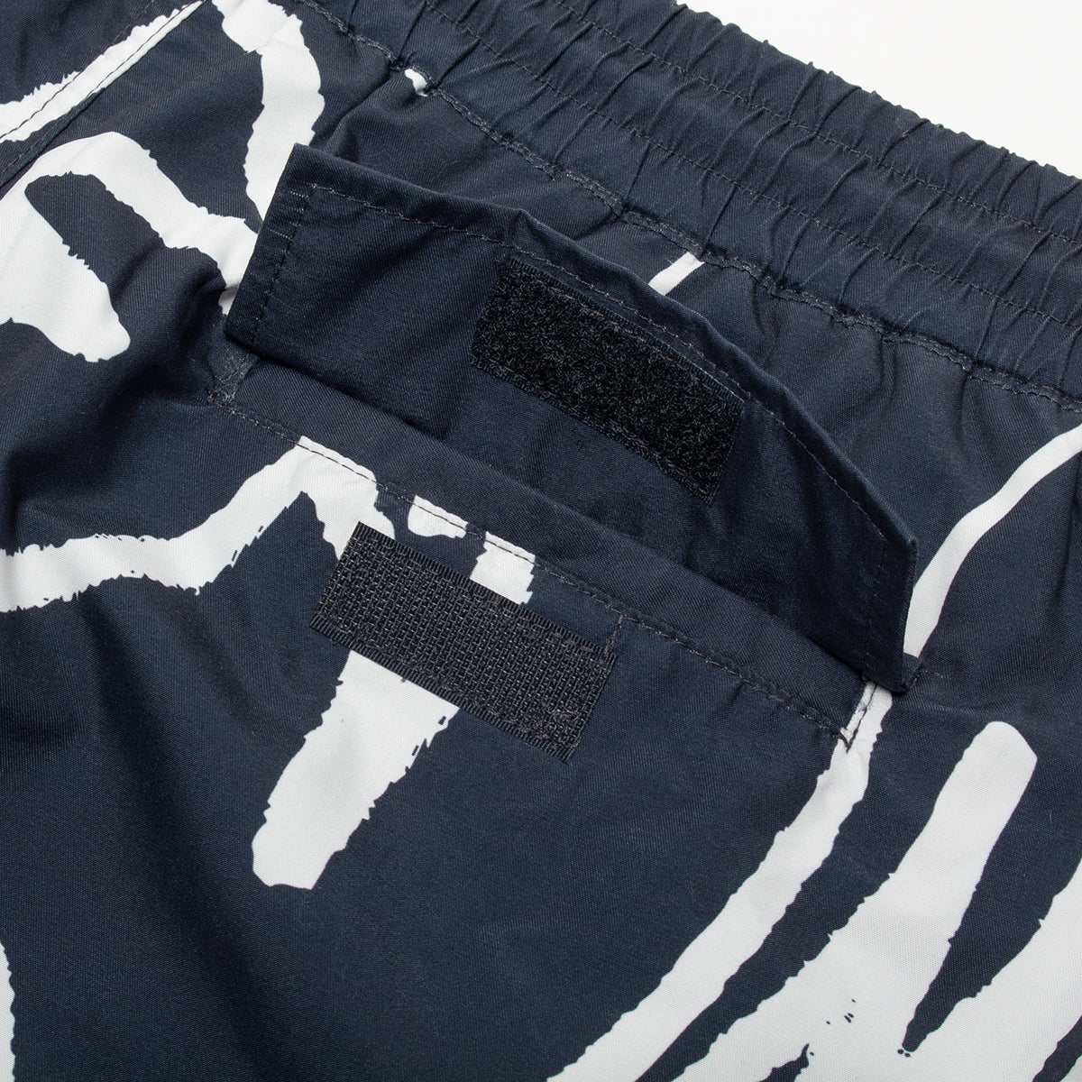 by Parra - Birds Fly Free Swim Shorts
Color : Black