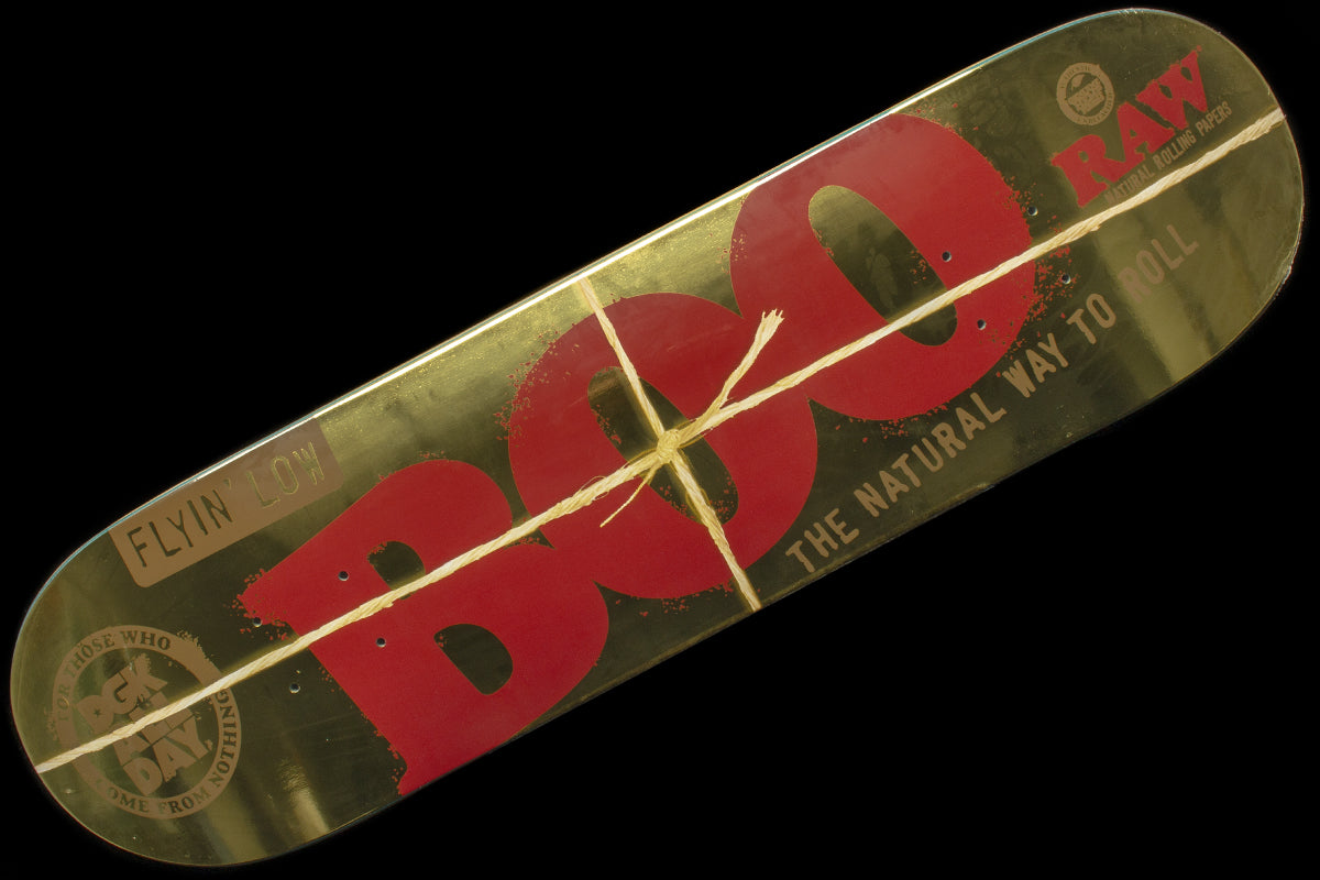 DGK - DGK x Raw Deck
Size : 8.25"
Wheelbase : 14.31"
Length : 31.85"
Nose : 6.75"
Tail : 6.56"
Boo Johnson