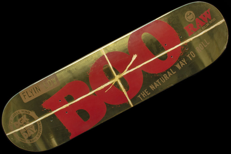 DGK - DGK x Raw Deck
Size : 8.25"
Wheelbase : 14.31"
Length : 31.85"
Nose : 6.75"
Tail : 6.56"
Boo Johnson
